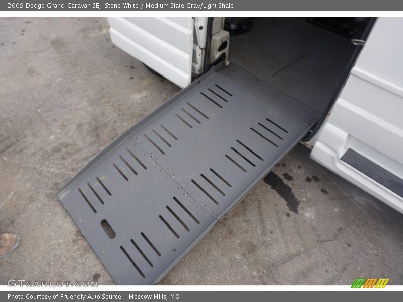 Stone White / Medium Slate Gray/Light Shale 2009 Dodge Grand Caravan SE