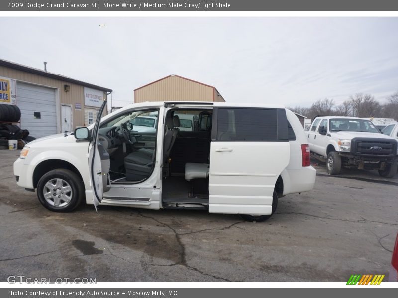 Stone White / Medium Slate Gray/Light Shale 2009 Dodge Grand Caravan SE