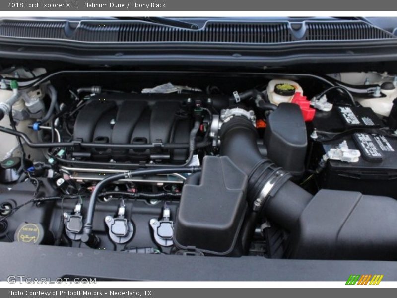 Platinum Dune / Ebony Black 2018 Ford Explorer XLT