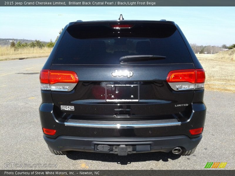 Brilliant Black Crystal Pearl / Black/Light Frost Beige 2015 Jeep Grand Cherokee Limited