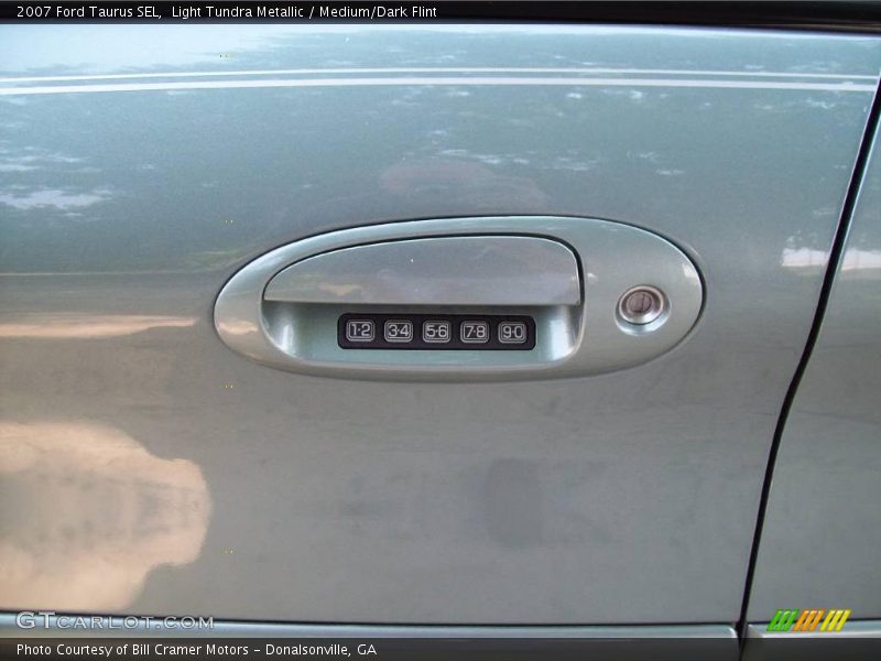 Light Tundra Metallic / Medium/Dark Flint 2007 Ford Taurus SEL