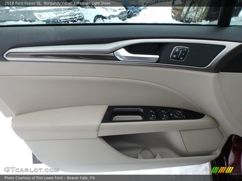 Burgundy Velvet / Medium Light Stone 2018 Ford Fusion SE