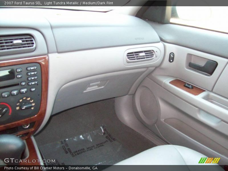Light Tundra Metallic / Medium/Dark Flint 2007 Ford Taurus SEL