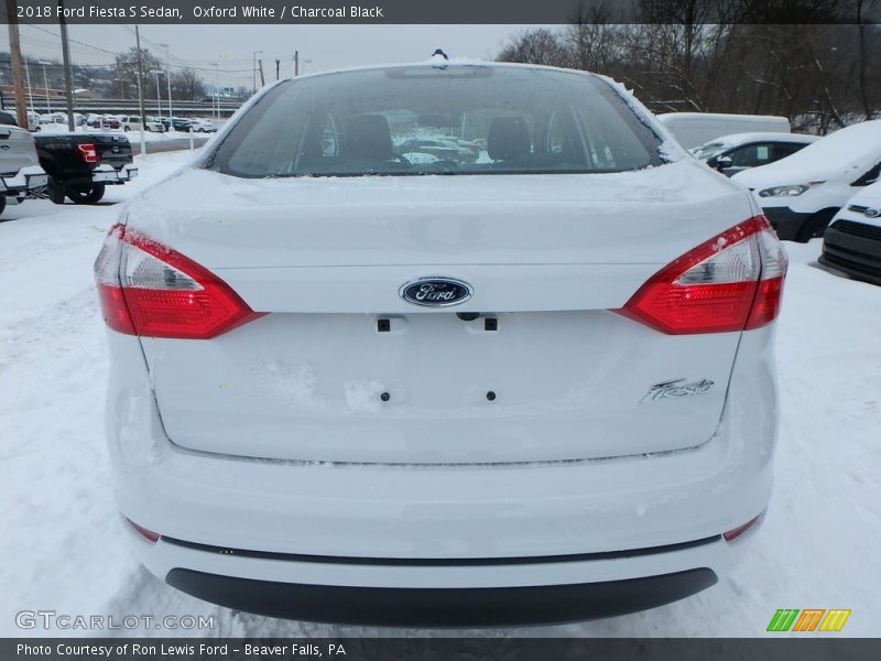 Oxford White / Charcoal Black 2018 Ford Fiesta S Sedan
