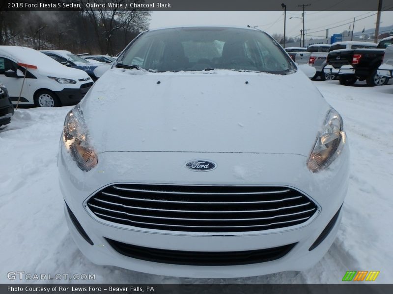Oxford White / Charcoal Black 2018 Ford Fiesta S Sedan