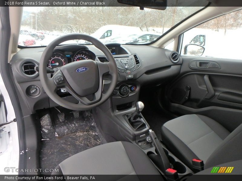 Oxford White / Charcoal Black 2018 Ford Fiesta S Sedan