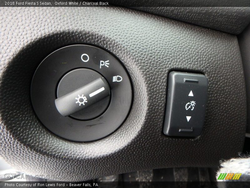 Oxford White / Charcoal Black 2018 Ford Fiesta S Sedan