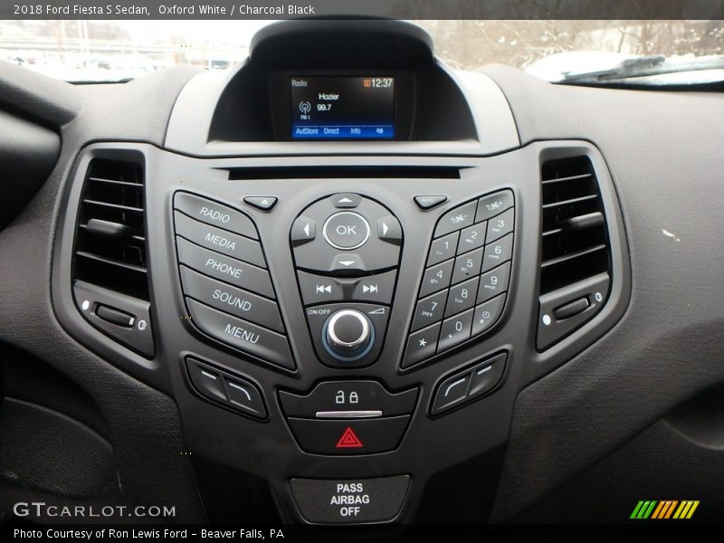 Oxford White / Charcoal Black 2018 Ford Fiesta S Sedan