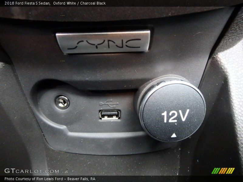 Oxford White / Charcoal Black 2018 Ford Fiesta S Sedan
