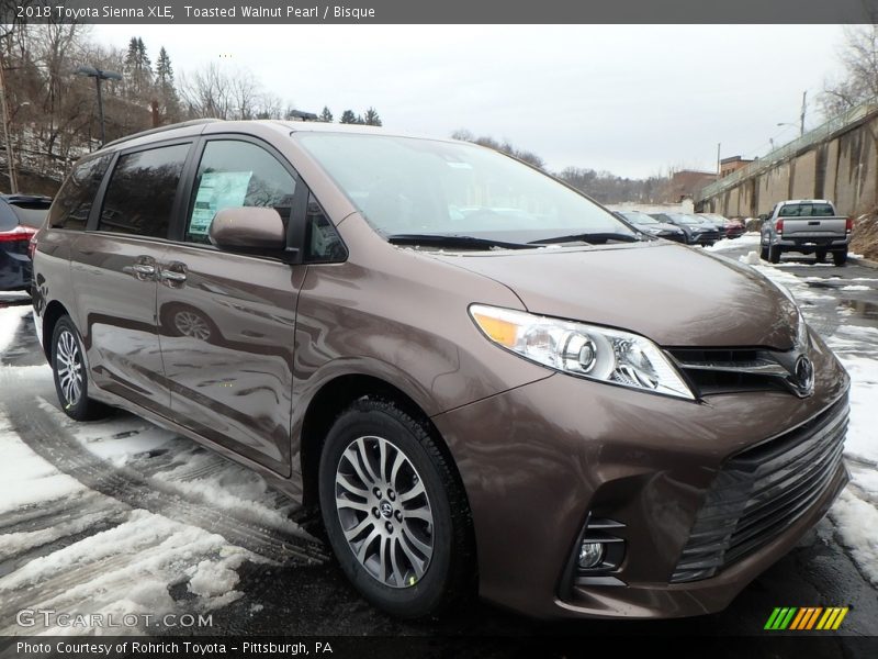 Front 3/4 View of 2018 Sienna XLE