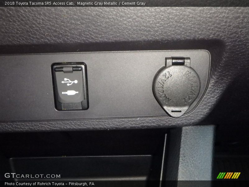 Magnetic Gray Metallic / Cement Gray 2018 Toyota Tacoma SR5 Access Cab
