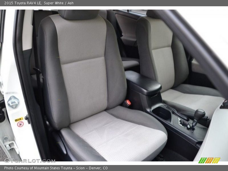 Super White / Ash 2015 Toyota RAV4 LE