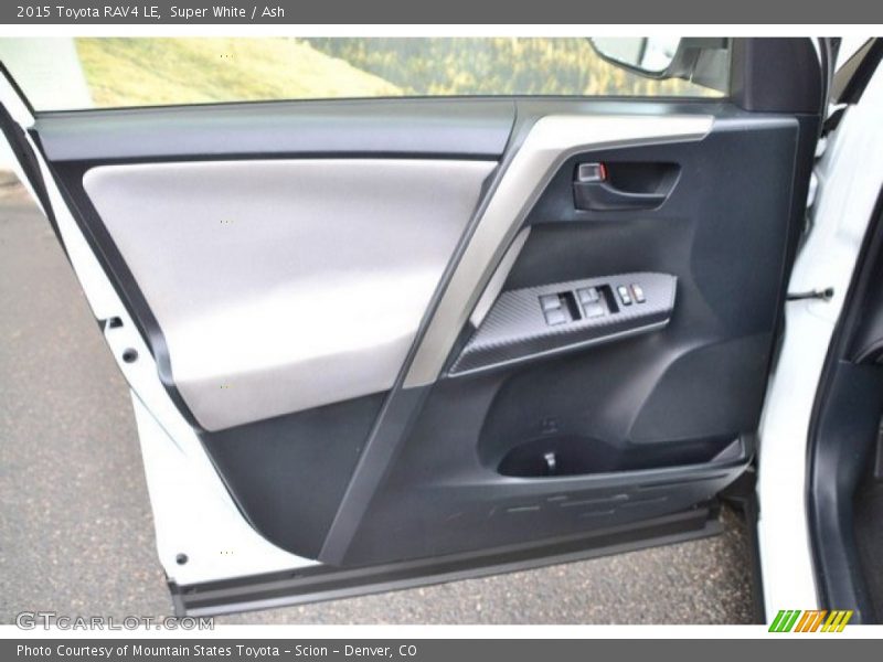Super White / Ash 2015 Toyota RAV4 LE