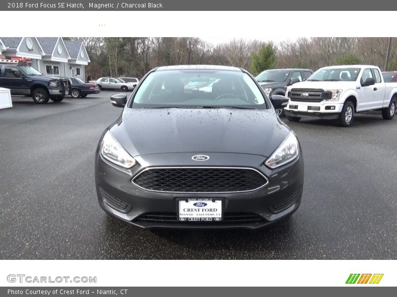 Magnetic / Charcoal Black 2018 Ford Focus SE Hatch