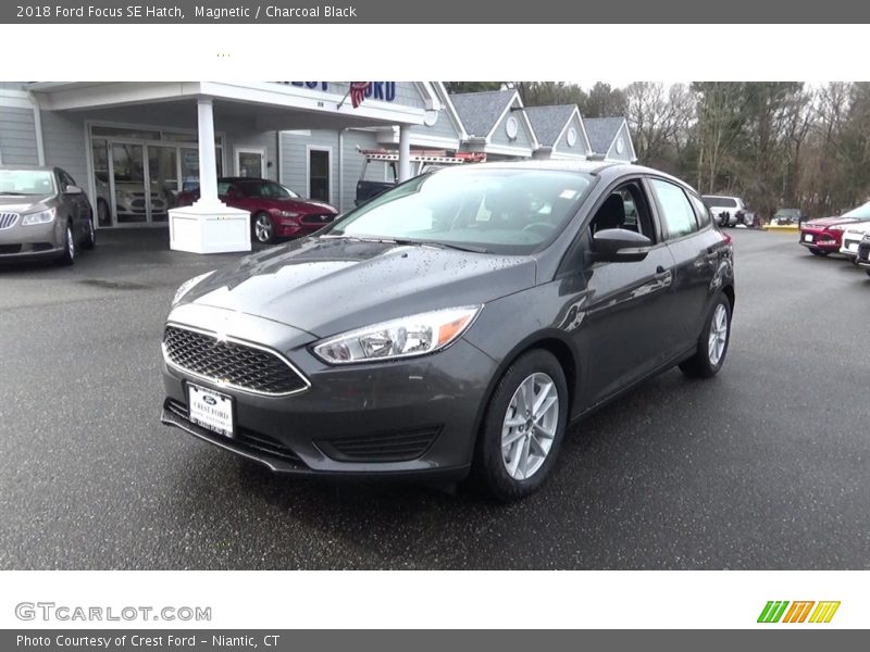 Magnetic / Charcoal Black 2018 Ford Focus SE Hatch