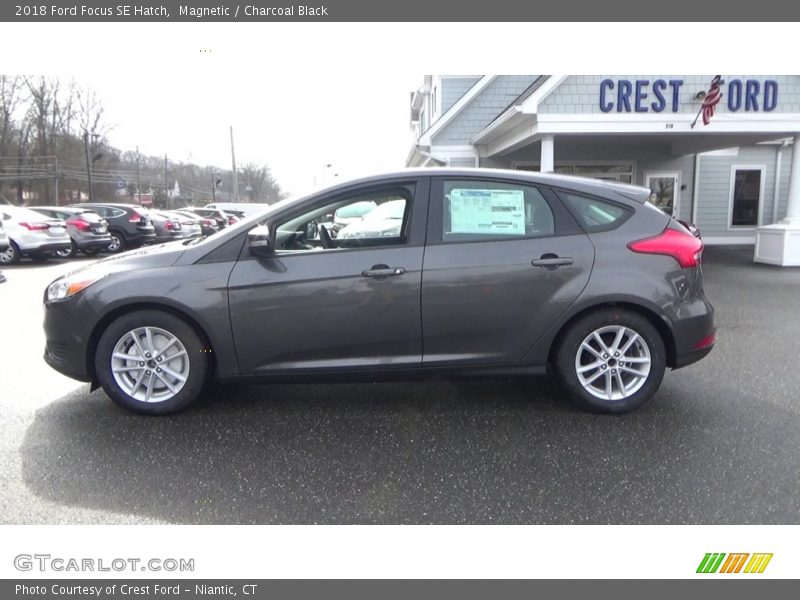 Magnetic / Charcoal Black 2018 Ford Focus SE Hatch