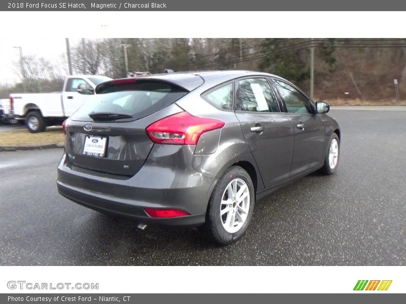 Magnetic / Charcoal Black 2018 Ford Focus SE Hatch