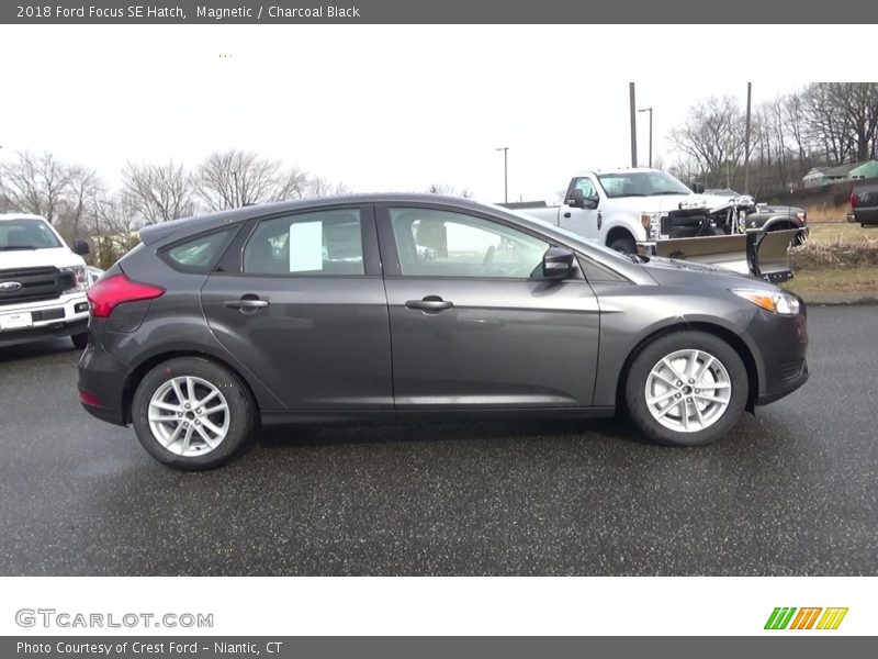 Magnetic / Charcoal Black 2018 Ford Focus SE Hatch