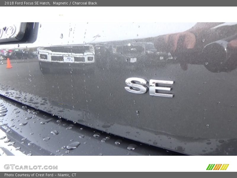 Magnetic / Charcoal Black 2018 Ford Focus SE Hatch