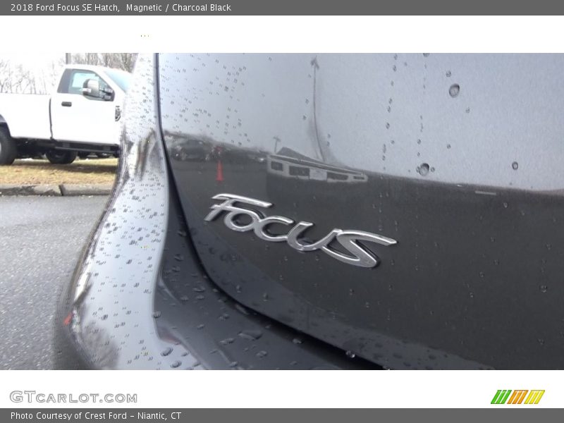 Magnetic / Charcoal Black 2018 Ford Focus SE Hatch