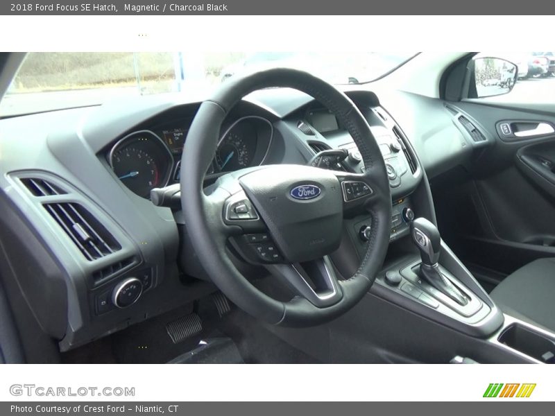 Magnetic / Charcoal Black 2018 Ford Focus SE Hatch