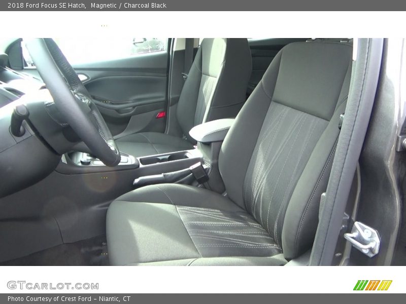 Magnetic / Charcoal Black 2018 Ford Focus SE Hatch