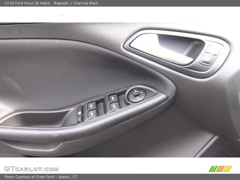 Magnetic / Charcoal Black 2018 Ford Focus SE Hatch