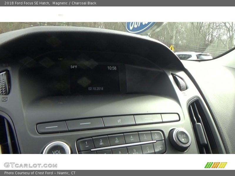 Magnetic / Charcoal Black 2018 Ford Focus SE Hatch