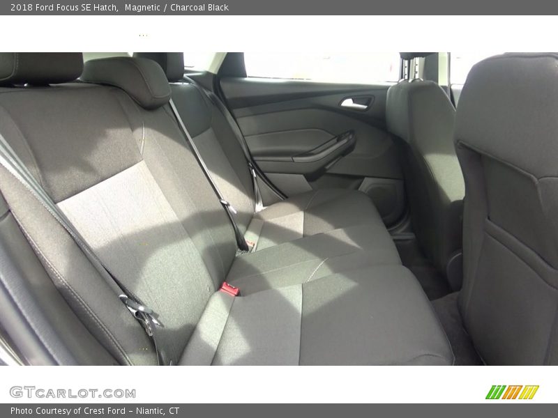 Magnetic / Charcoal Black 2018 Ford Focus SE Hatch