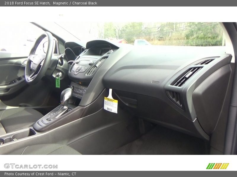 Magnetic / Charcoal Black 2018 Ford Focus SE Hatch