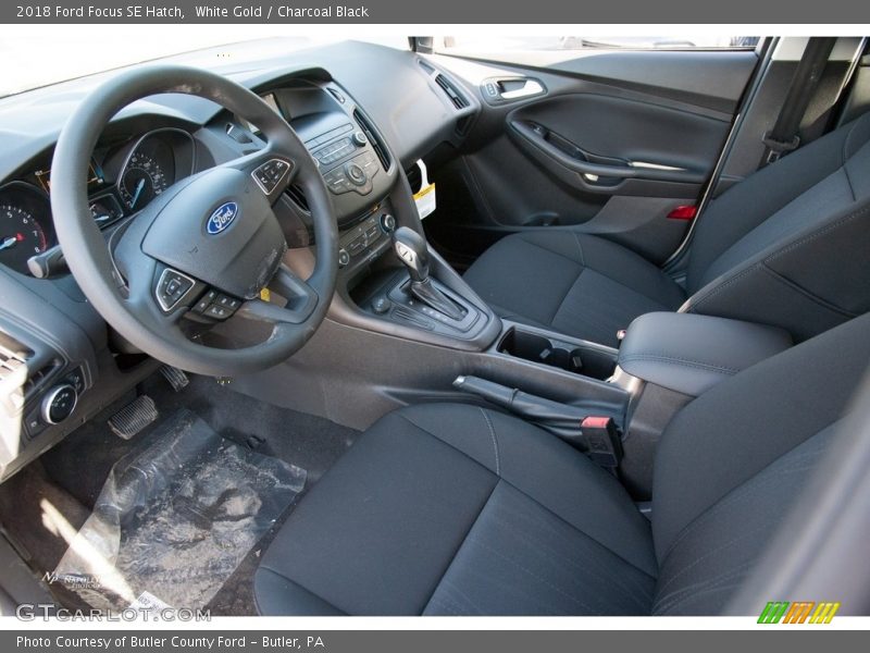 White Gold / Charcoal Black 2018 Ford Focus SE Hatch