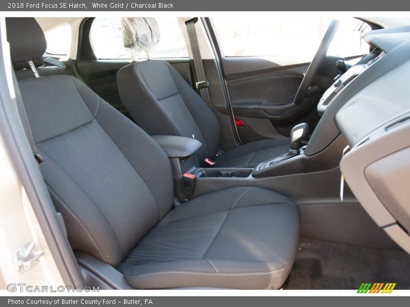 White Gold / Charcoal Black 2018 Ford Focus SE Hatch