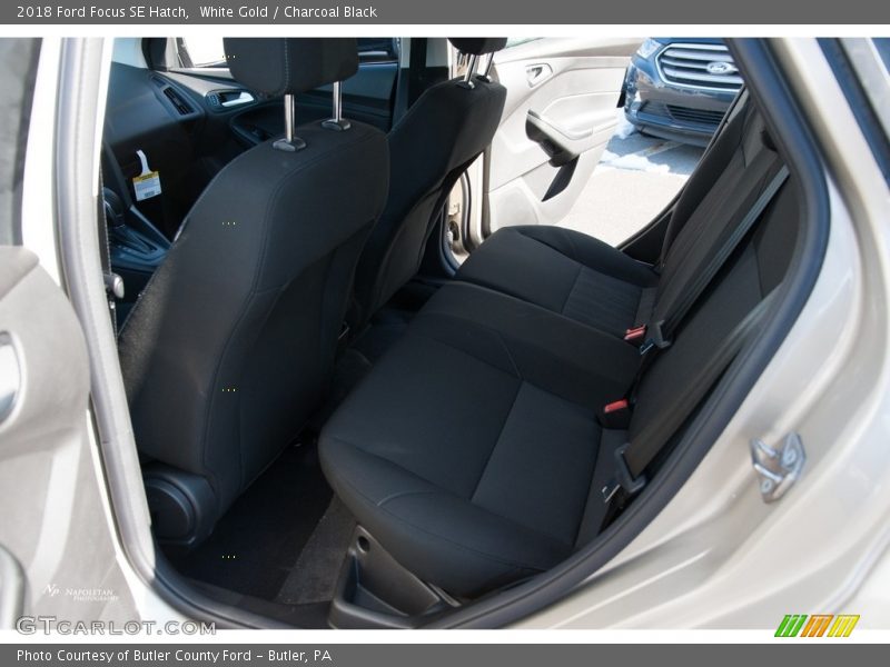 White Gold / Charcoal Black 2018 Ford Focus SE Hatch