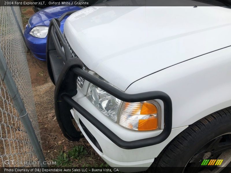 Oxford White / Graphite 2004 Ford Explorer XLT