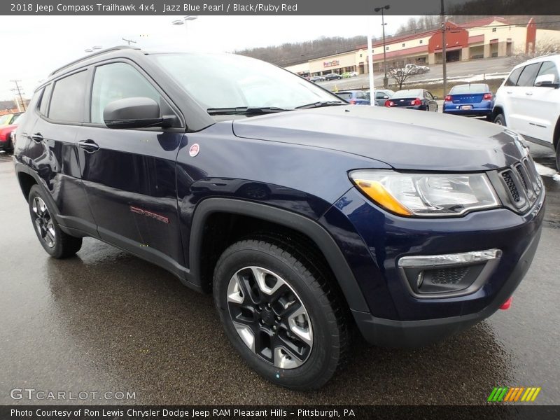 Front 3/4 View of 2018 Compass Trailhawk 4x4