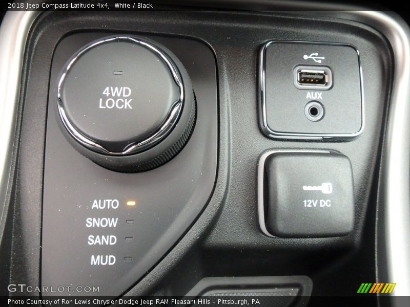 White / Black 2018 Jeep Compass Latitude 4x4