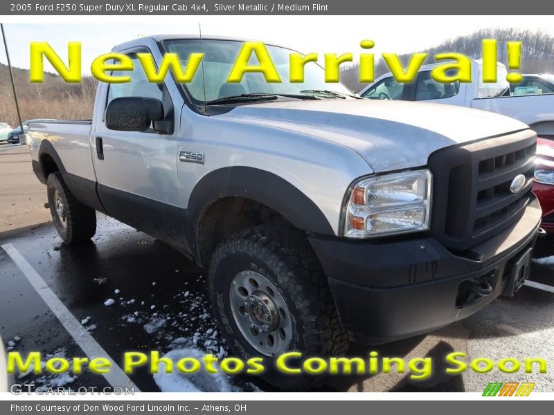 Silver Metallic / Medium Flint 2005 Ford F250 Super Duty XL Regular Cab 4x4