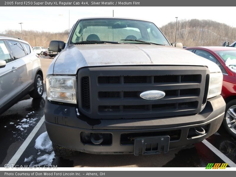 Silver Metallic / Medium Flint 2005 Ford F250 Super Duty XL Regular Cab 4x4