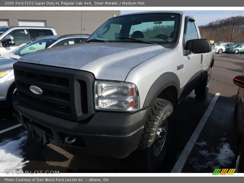 Silver Metallic / Medium Flint 2005 Ford F250 Super Duty XL Regular Cab 4x4
