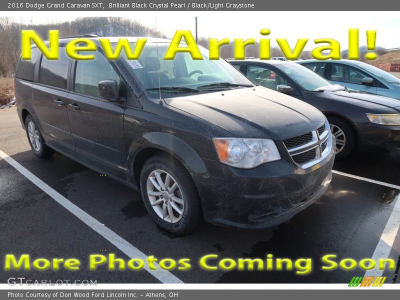 Brilliant Black Crystal Pearl / Black/Light Graystone 2016 Dodge Grand Caravan SXT