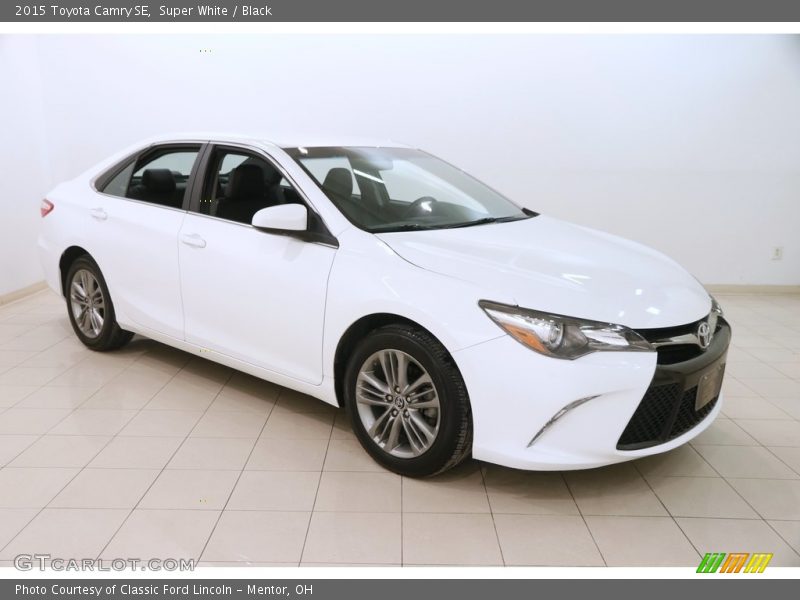 Super White / Black 2015 Toyota Camry SE
