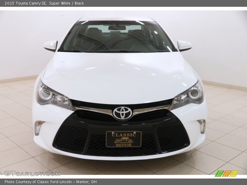 Super White / Black 2015 Toyota Camry SE
