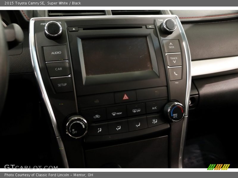 Super White / Black 2015 Toyota Camry SE