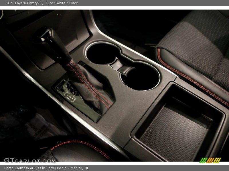 Super White / Black 2015 Toyota Camry SE