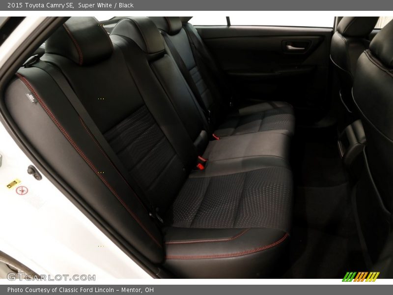 Super White / Black 2015 Toyota Camry SE