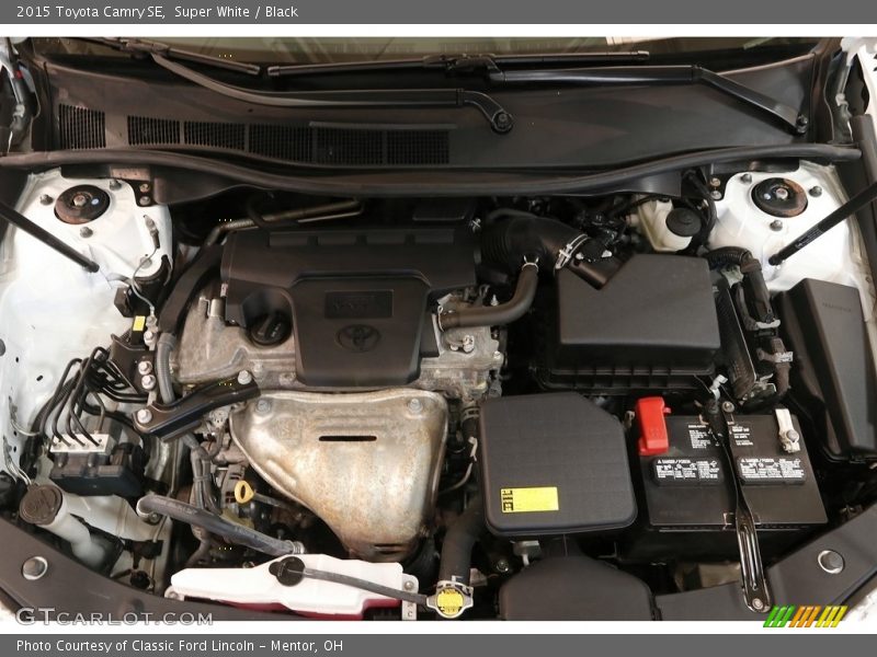 Super White / Black 2015 Toyota Camry SE