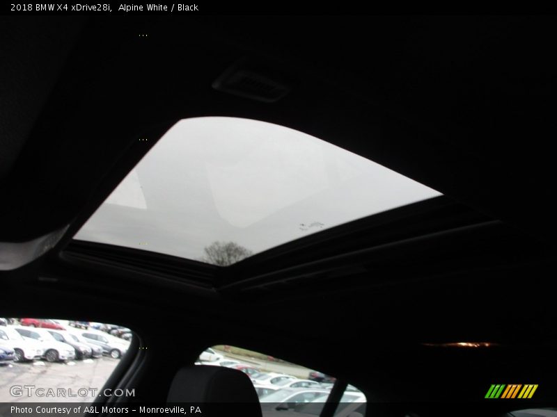 Alpine White / Black 2018 BMW X4 xDrive28i