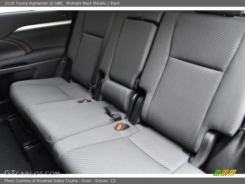Midnight Black Metallic / Black 2018 Toyota Highlander LE AWD