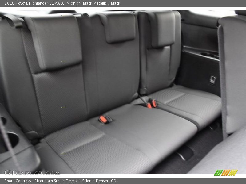 Midnight Black Metallic / Black 2018 Toyota Highlander LE AWD