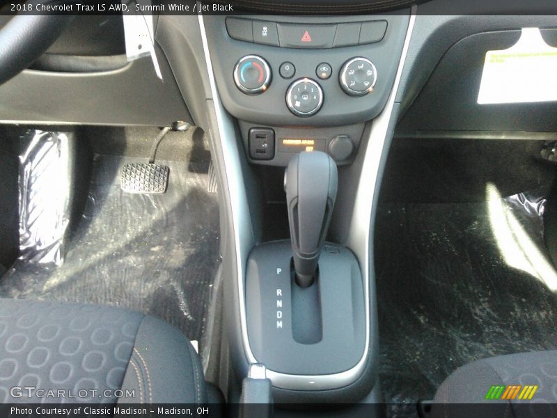 Summit White / Jet Black 2018 Chevrolet Trax LS AWD